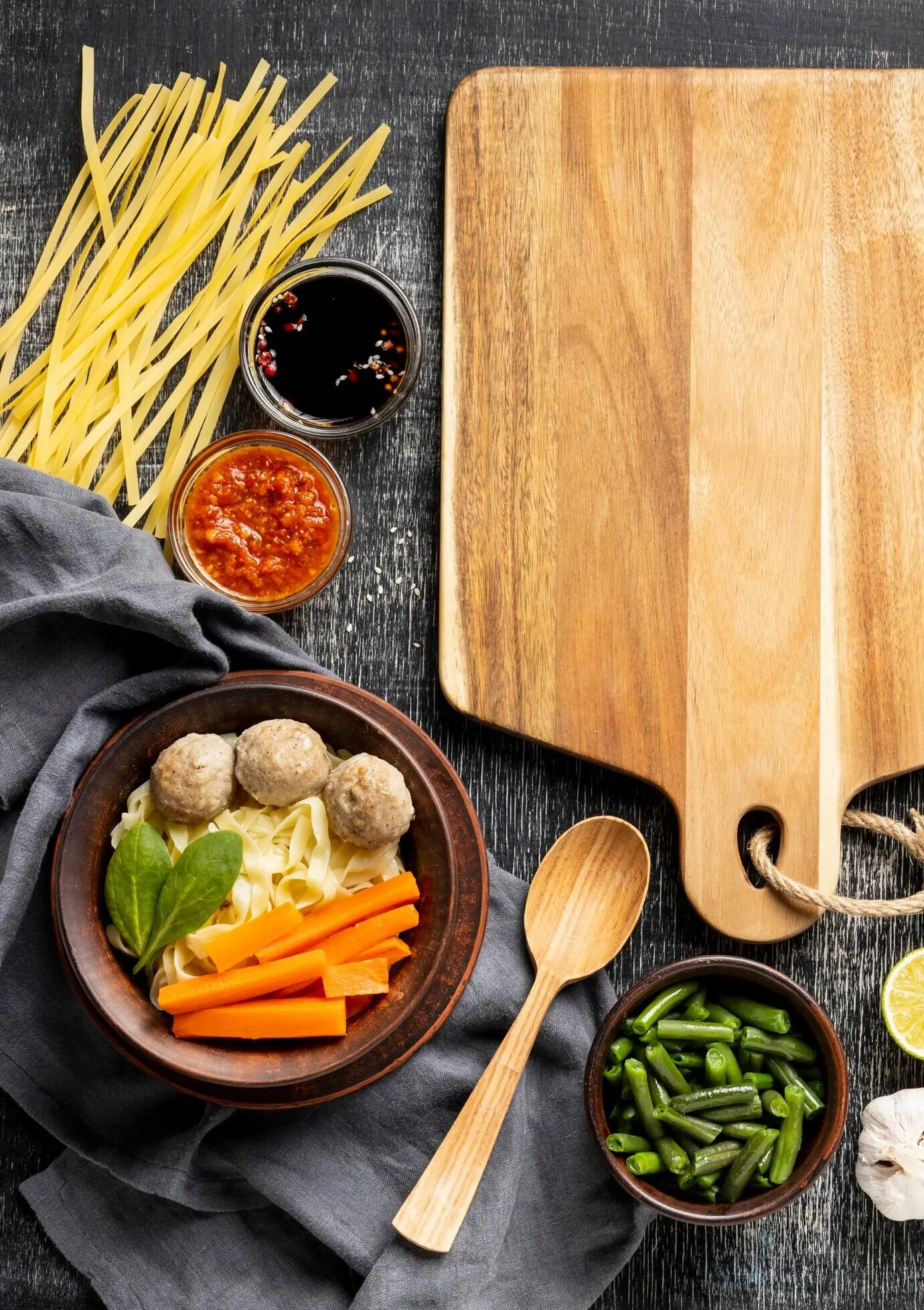 Draufsicht auf köstliches indonesisches Bakso